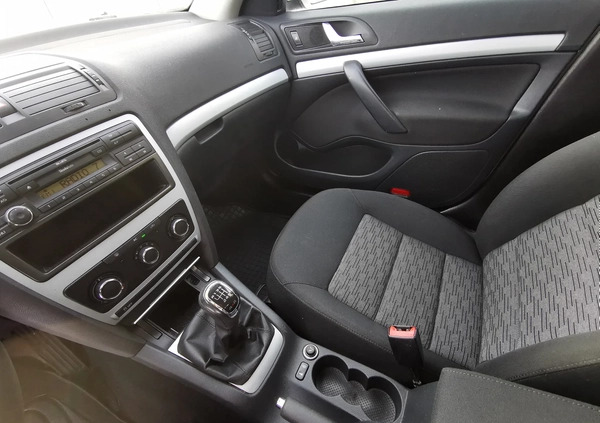 Skoda Octavia cena 23600 przebieg: 260262, rok produkcji 2011 z Żuromin małe 326